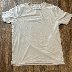Vuori Strato Tech tshirt. Size Large. Color is Platinum Heather